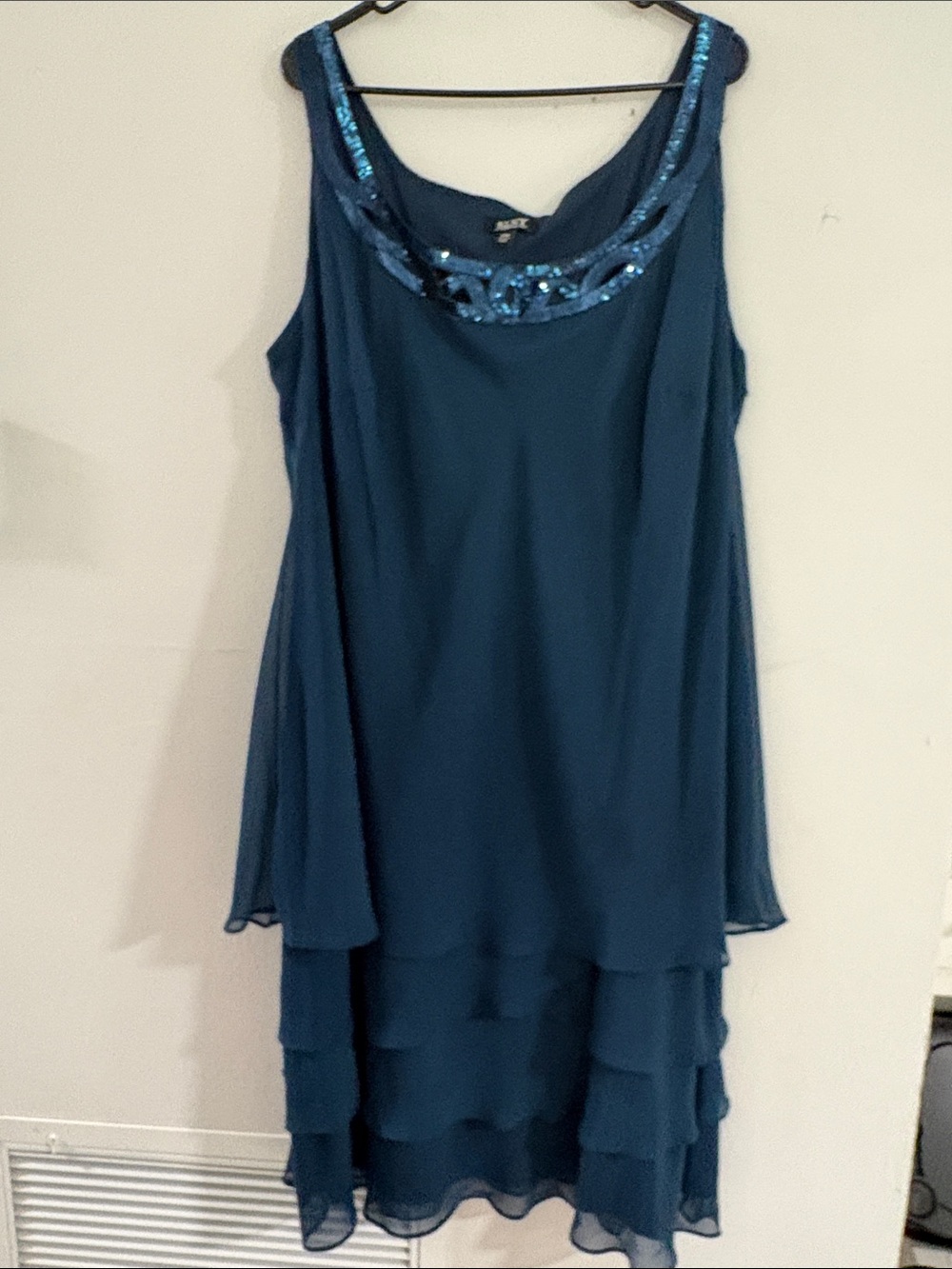 Plus size SLNY Tiered Chiffon Evening Dress with Sequin Trim size 24w